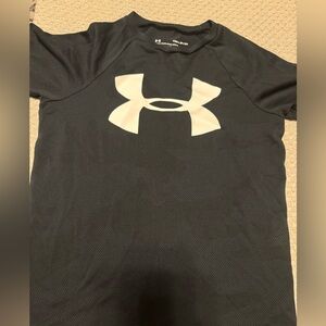 Under Armour boys size small shirt